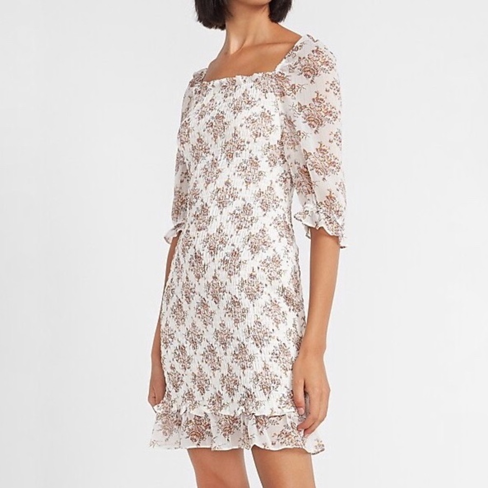 SOLD-OUT NWT Express White Metallic Floral Puff Sleeve Smocked Dress
